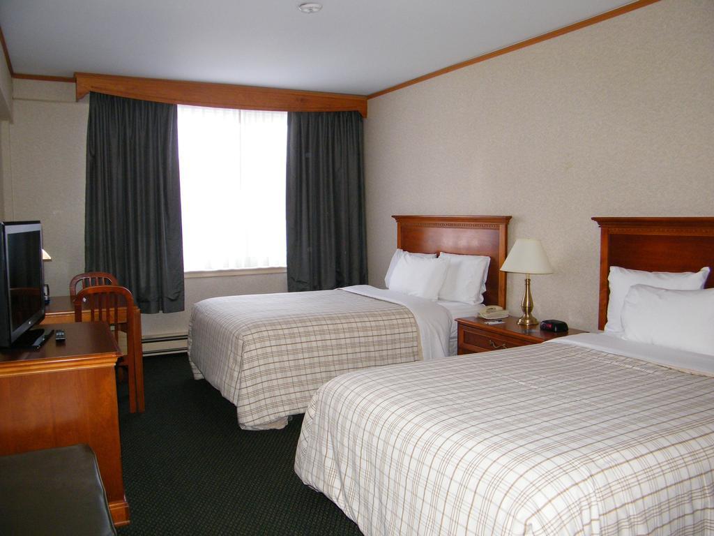 Park Inn Hotel Montreal Airport Dorval Exterior photo