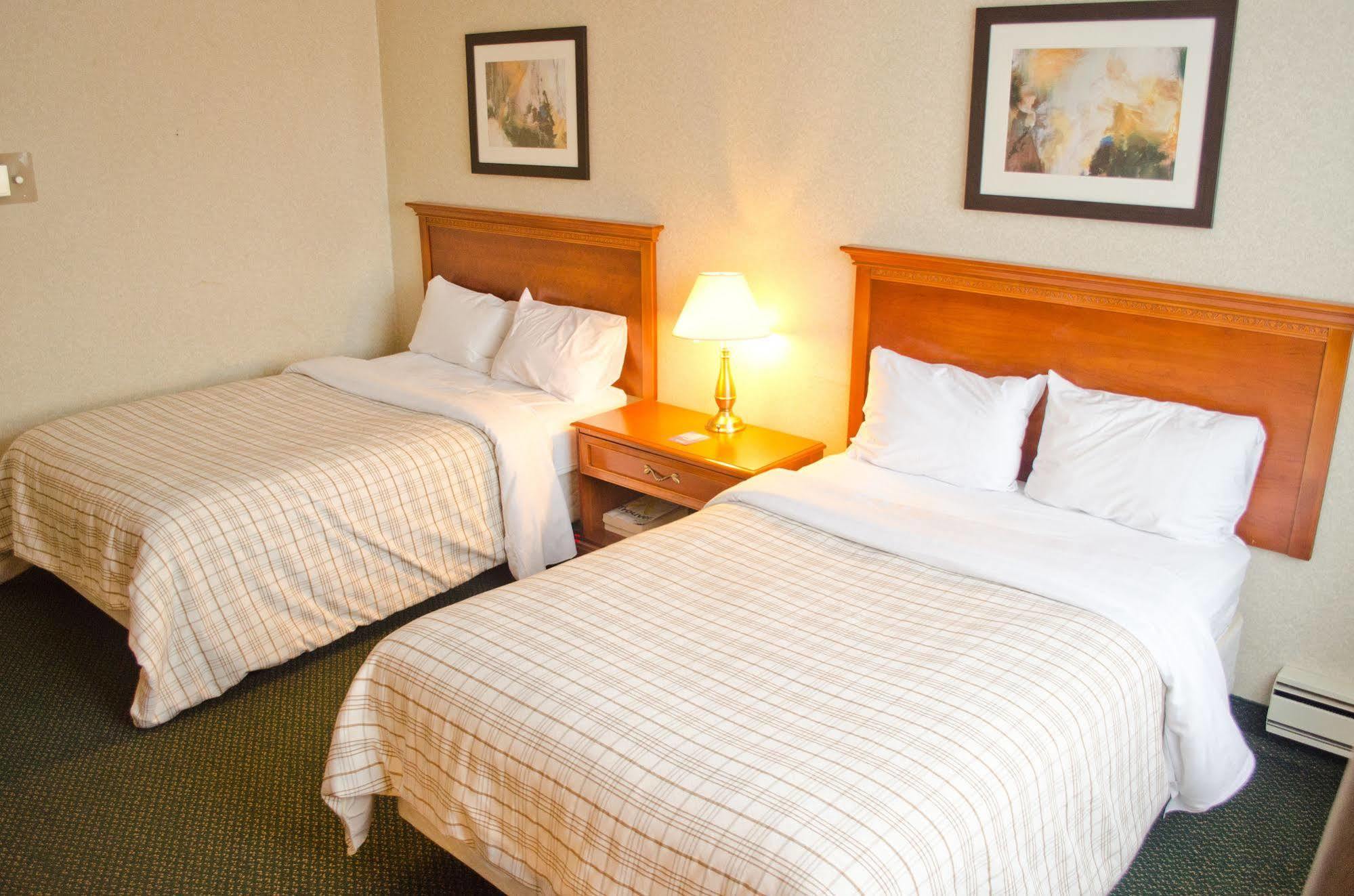 Park Inn Hotel Montreal Airport Dorval Exterior photo