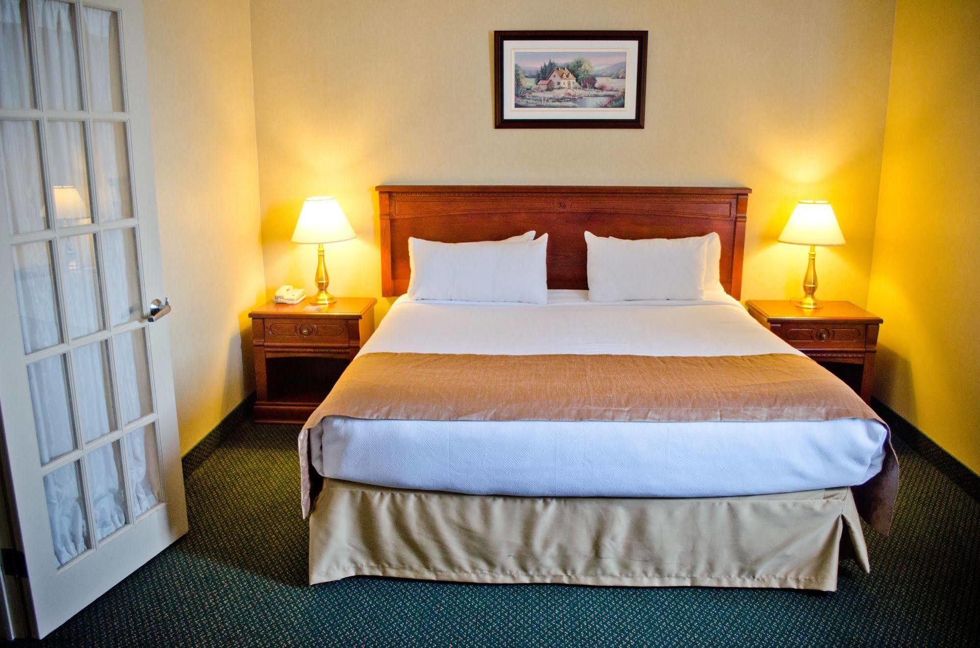 Park Inn Hotel Montreal Airport Dorval Exterior photo