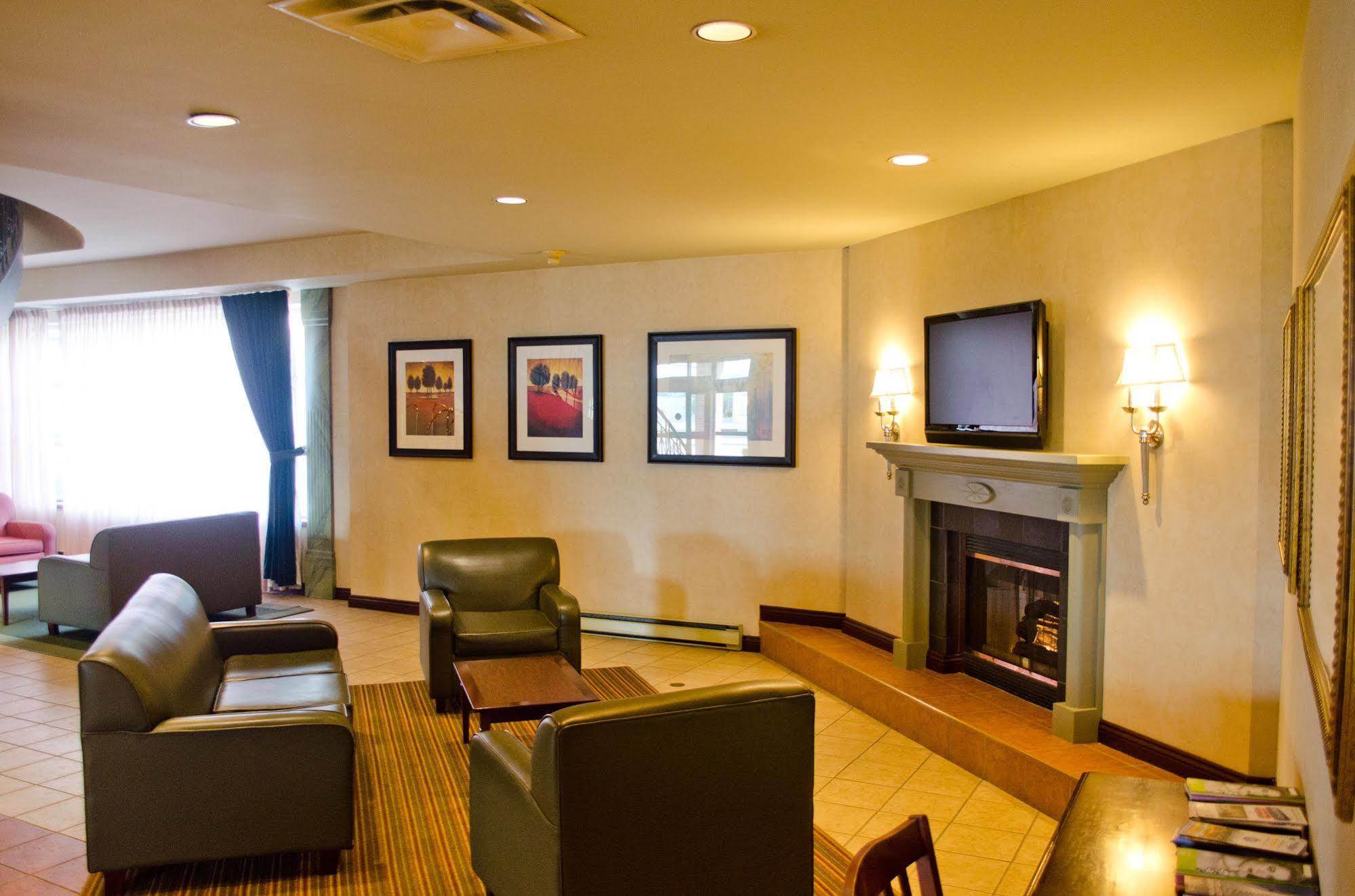 Park Inn Hotel Montreal Airport Dorval Exterior photo