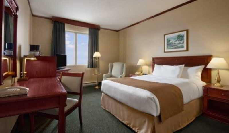 Park Inn Hotel Montreal Airport Dorval Exterior photo